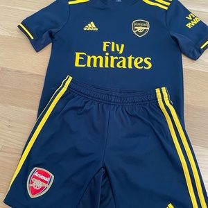 Boys soccer shorts and jersey size 8, like new